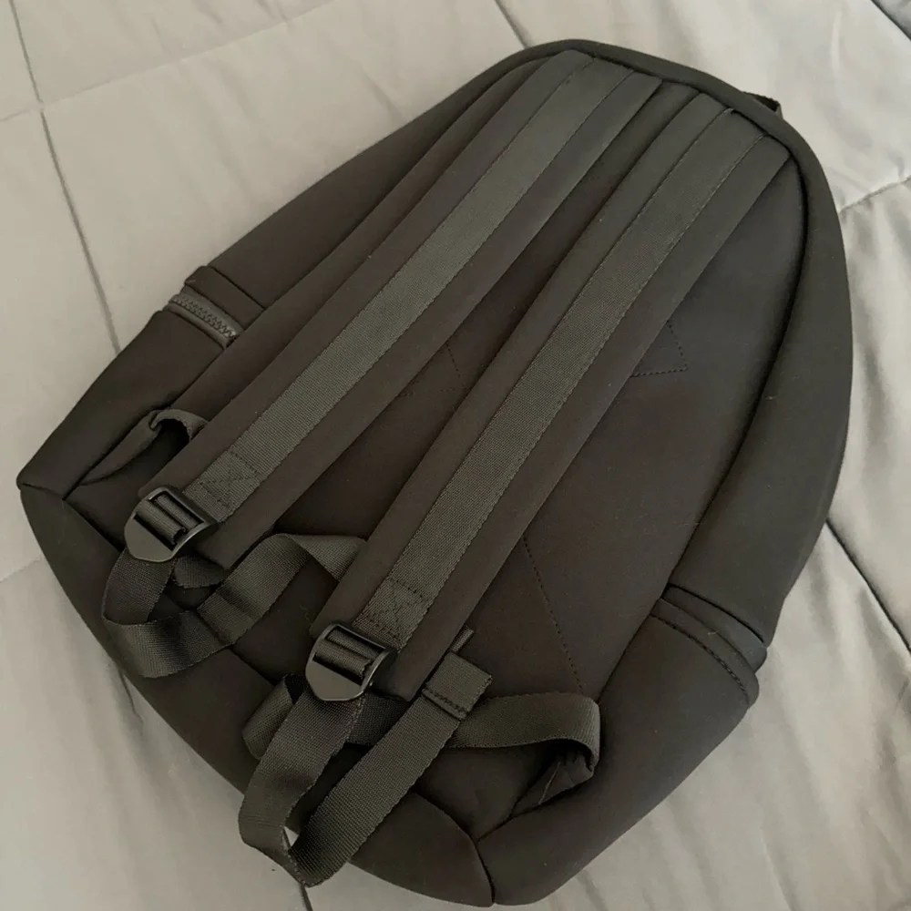 ALO Yoga Charcoal Men's Backpack - Picture 2 of 4